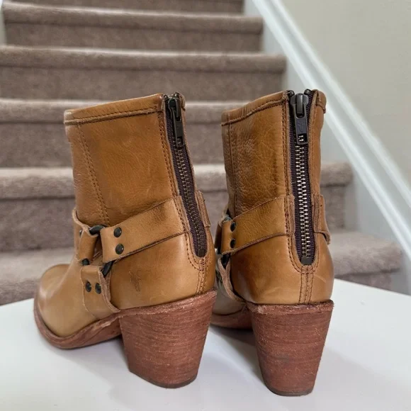 Frye Designer Tabitha Harness Camel Cognac Leather Short Heel Boots Size 8.5 - Picture 8 of 8